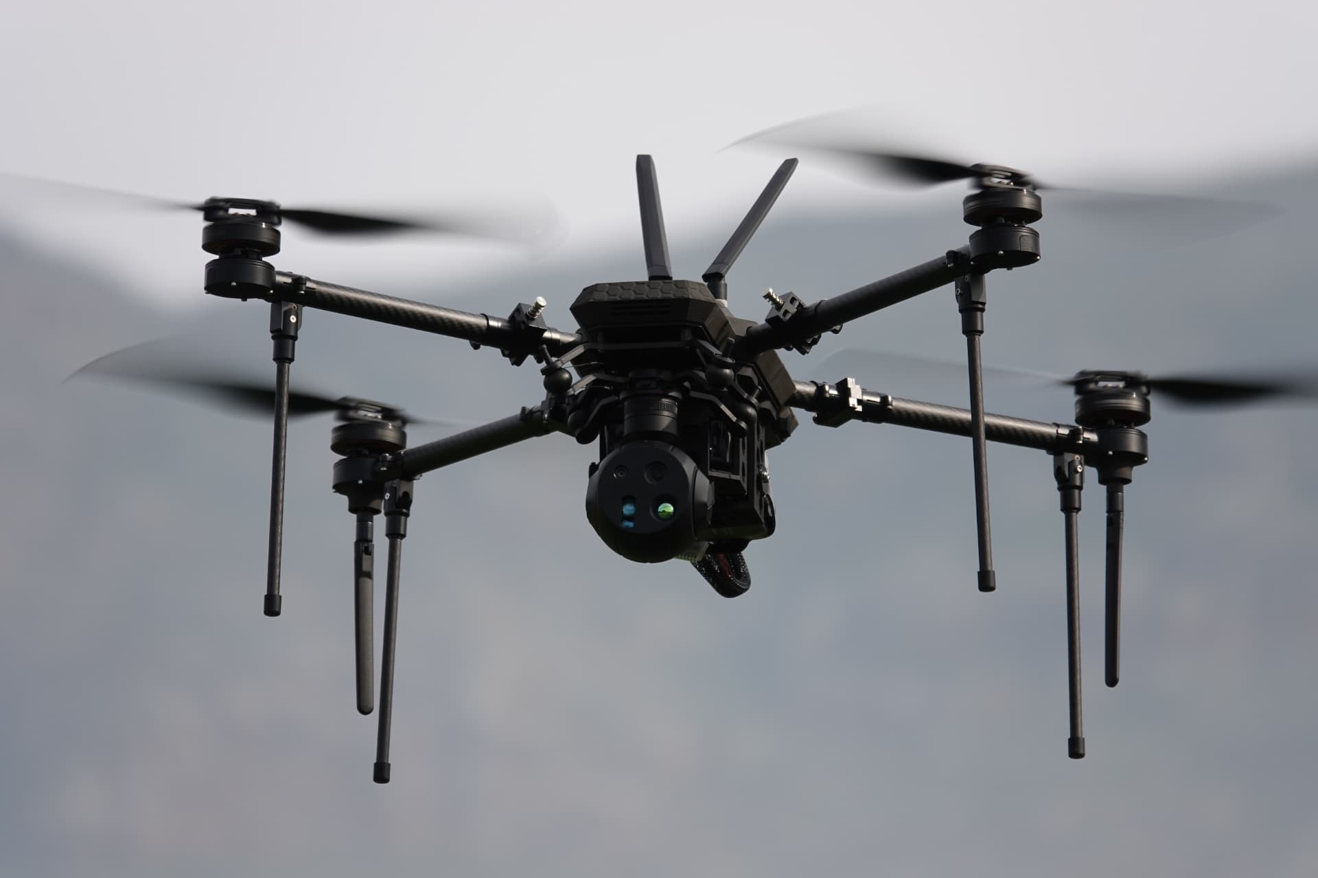 RECCE long-endurance ISR quadcopter airborne with stabilised EO/IR gimbal payload RECCE long-endurance ISR quadcopter airborne with stabilised EO/IR gimbal payload